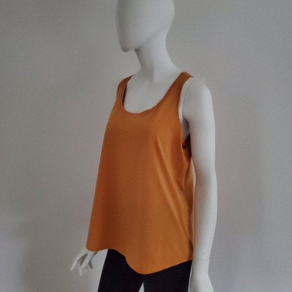 Uniqlo Tops (Bundle of 6) - Picture 4 of 6